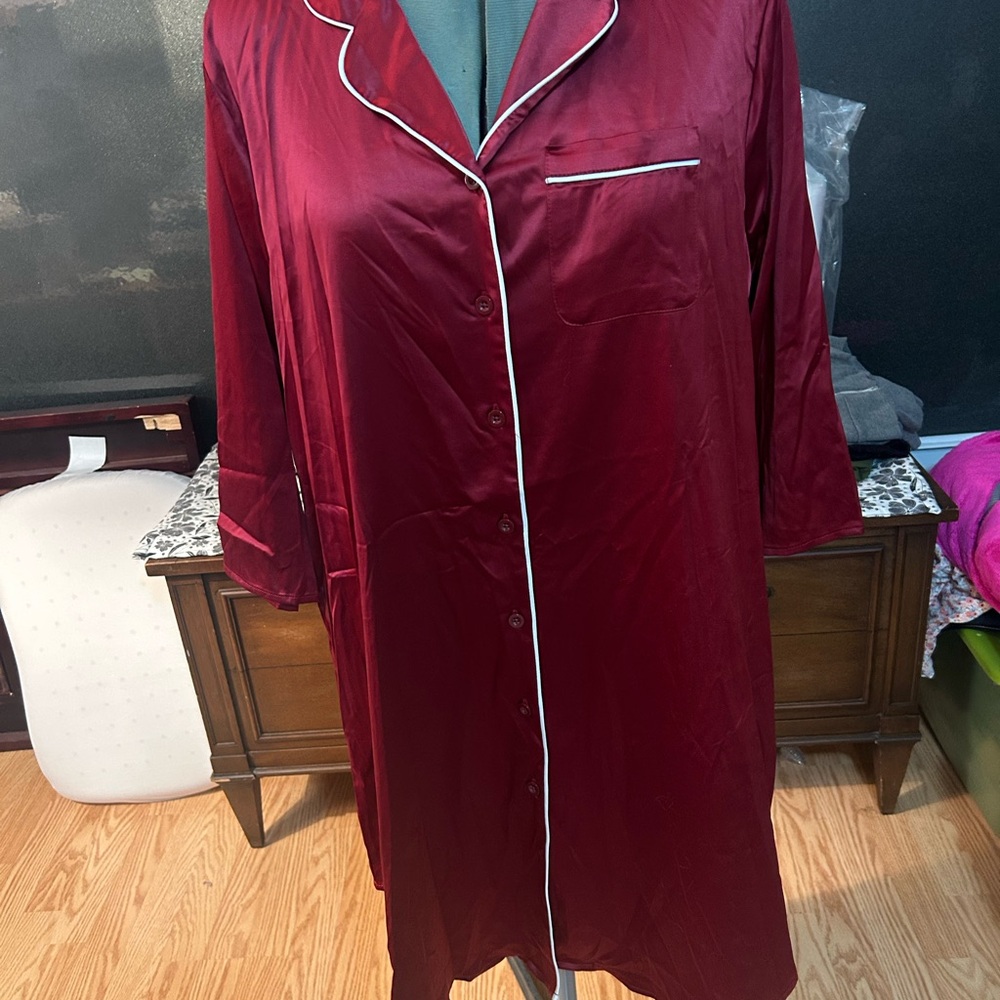 NWT Torrid Deep Red Satin Sleep Shirt Sz 0/L/12